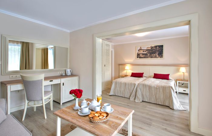 White Rock Castle Suite Hotel & Spa – photo 4