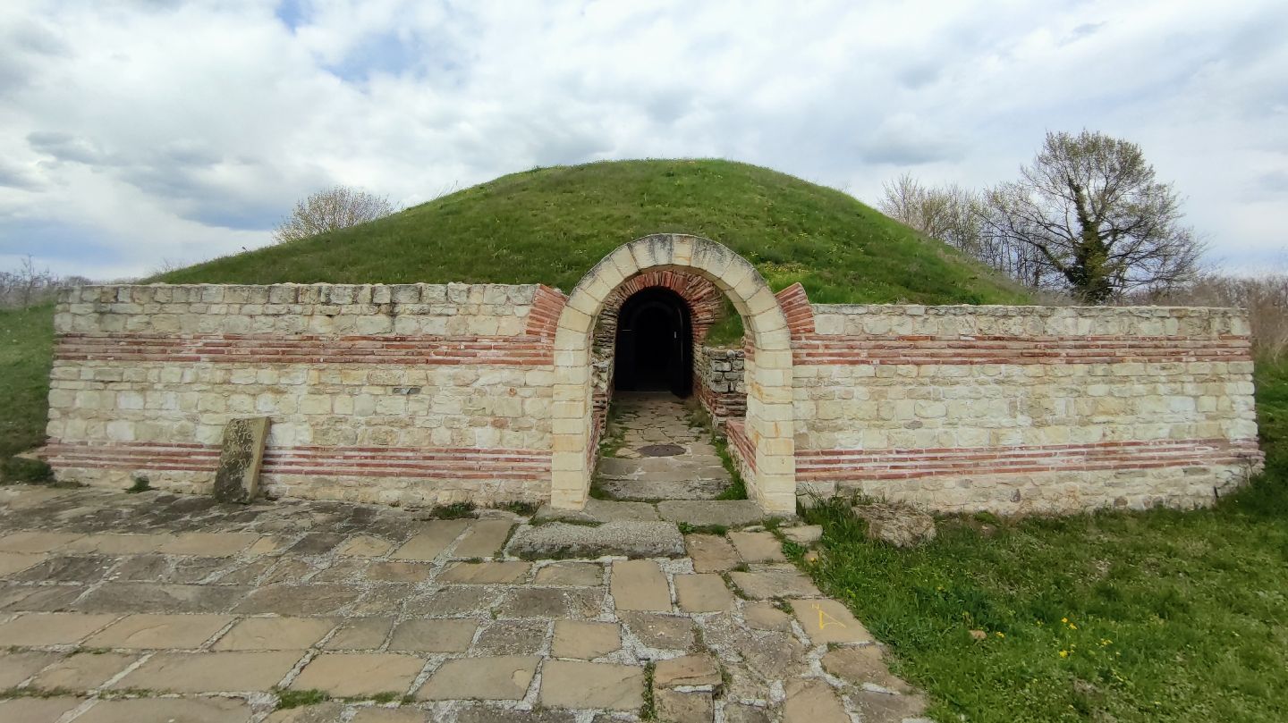 Thracian Domed Tomb "Kuhata Mogila" (the Hollow Mound)