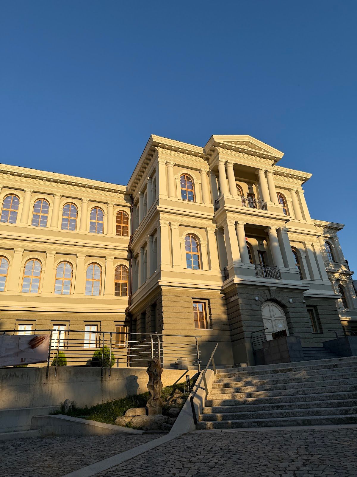 HillHouse Plovdiv – снимка 1