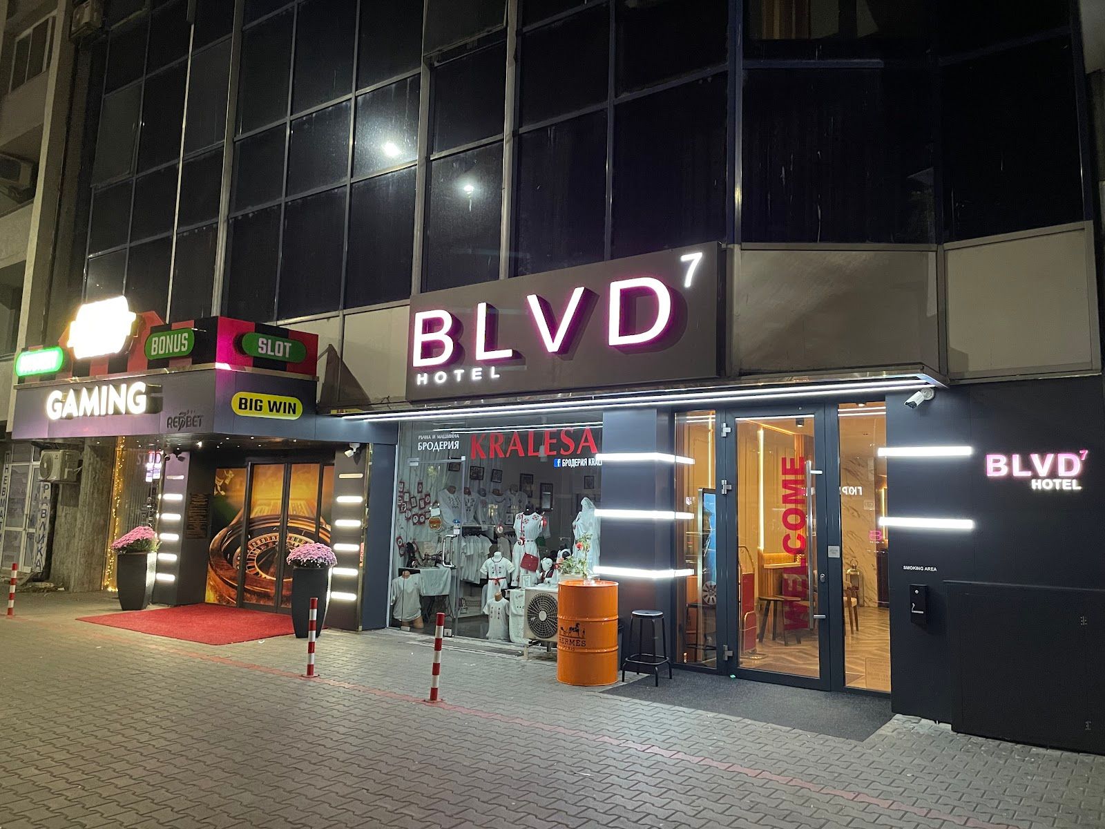 Hotel BLVD7 – снимка 1