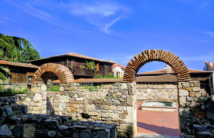 Arch of the ancient city of Apollonia – photo 2