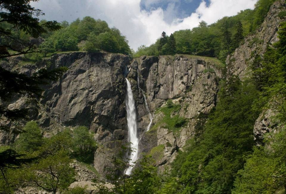 Kademliysko Praskalo Waterfall