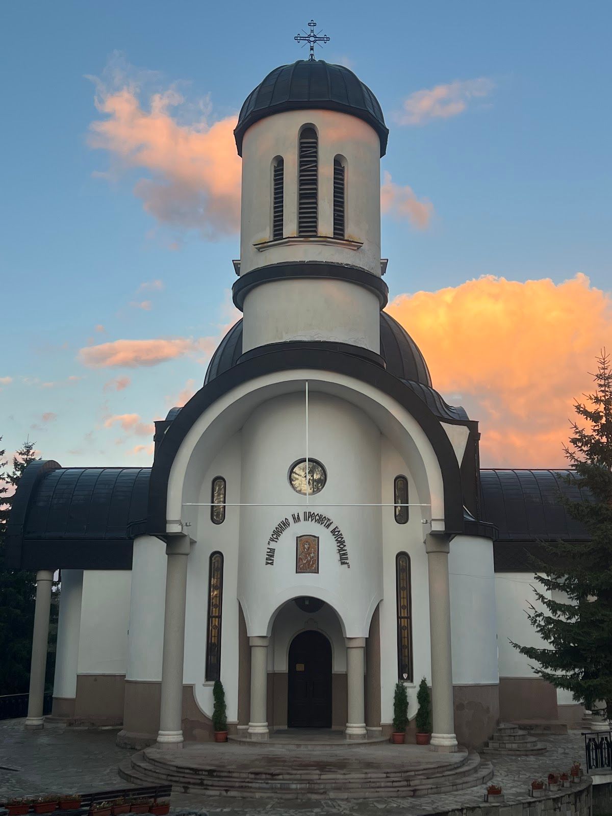 Храм „Успение на Пресвета Богородица“ – снимка 1